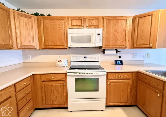 Photo 4 of Sale Pending at 501 Eastfield Dr, Crawfordsville, IN 47933 | MLS# 22132564 | Listing updated on 2026-10-27