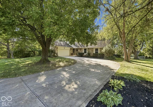 Photo 1 of Single family home for sale at 4567 Southway Rd, Greenwood, IN 46142 | MLS# 22132565 | Listing updated on 2026-10-22