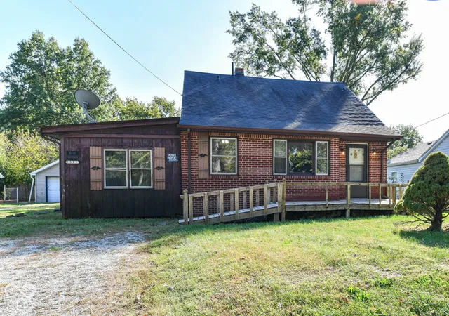 Single family home for sale at 2521 E 5th Street, Anderson, IN 46012 | MLS# 22132576