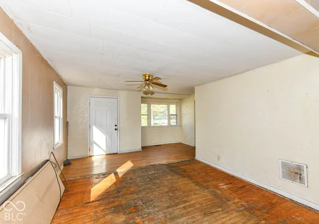Photo 4 of Single family home for sale at 2521 E 5th Street, Anderson, IN 46012 | MLS# 22132576 | Listing updated on 2026-10-27