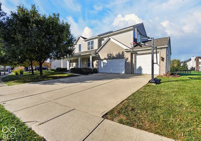 Photo 1 of Single family home for sale at 11818 Kittery Dr, Fishers, IN 46037 | MLS# 22132577 | Listing updated on 2026-10-24