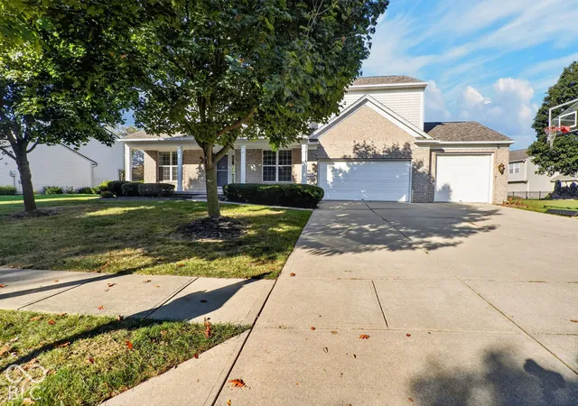 Photo 2 of Single family home for sale at 11818 Kittery Dr, Fishers, IN 46037 | MLS# 22132577 | Listing updated on 2026-10-24