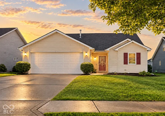 Single family home for sale at 6806 Creekwood Trl, Fort Wayne, IN 46835 | MLS# 22132579