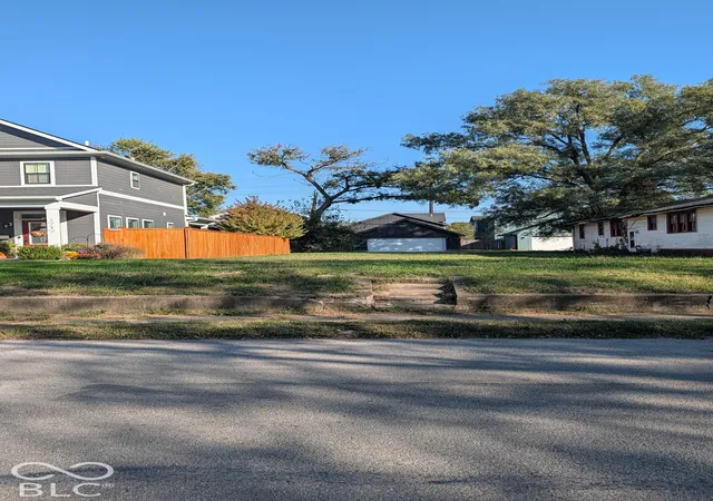 Photo 1 of Land for sale at 1715 Montcalm St, Indianapolis, IN 46202 | MLS# 22132583 | Listing updated on 2026-10-23