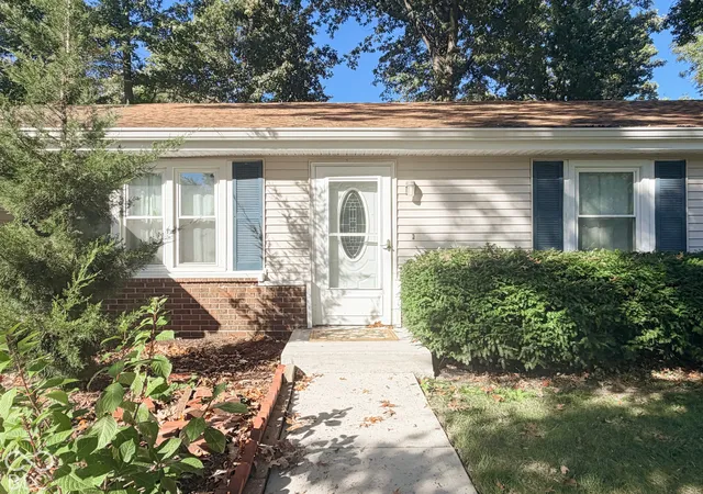 Photo 3 of Sale Pending at 8702 Gillingham Ln, Fishers, IN 46038 | MLS# 22132596 | Listing updated on 2026-10-28
