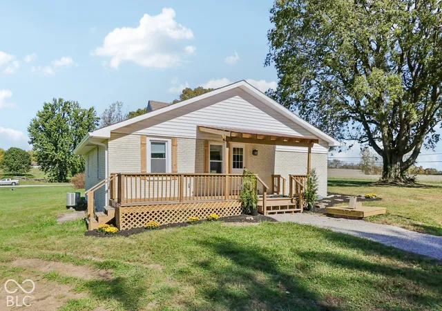Single family home for sale at 10100 N Bunkerhill Rd, Mooresville, IN 46158 | MLS# 22132601