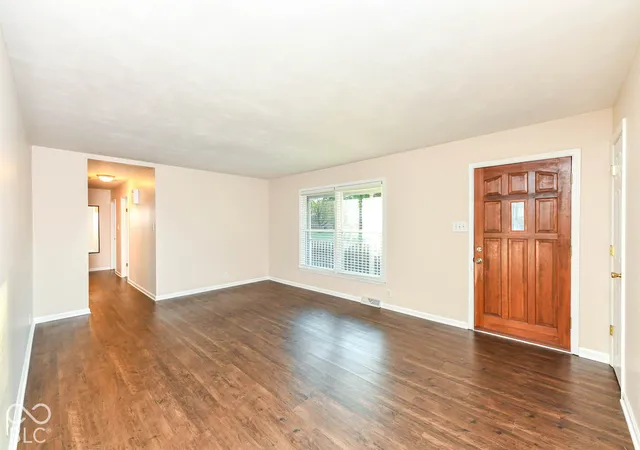 Photo 4 of Single family home for sale at 7229 Avalon Trl Ct, Indianapolis, IN 46250 | MLS# 22132621 | Listing updated on 2026-10-22