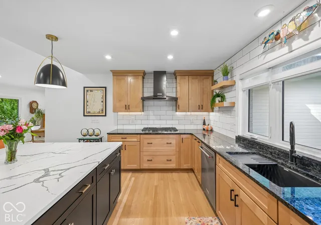 Photo 4 of Single family home for sale at 765 W Pine St, Zionsville, IN 46077 | MLS# 22132652 | Listing updated on 2026-10-28