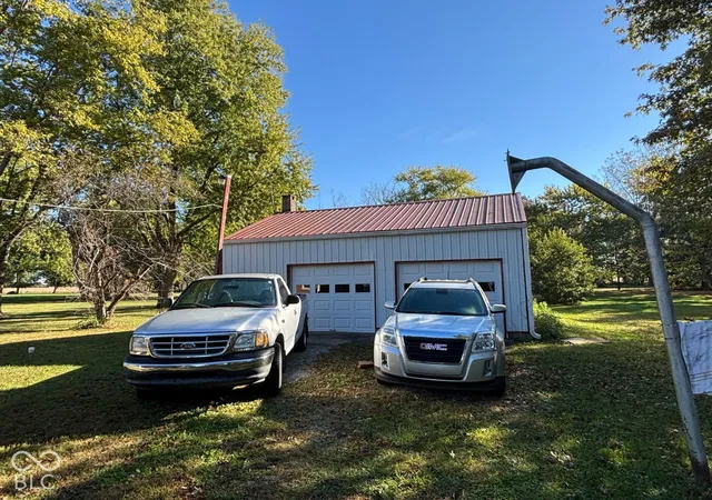 Photo 3 of Sale Pending at 3310 S 1000 West, Anderson, IN 46012 | MLS# 22132660 | Listing updated on 2026-10-24