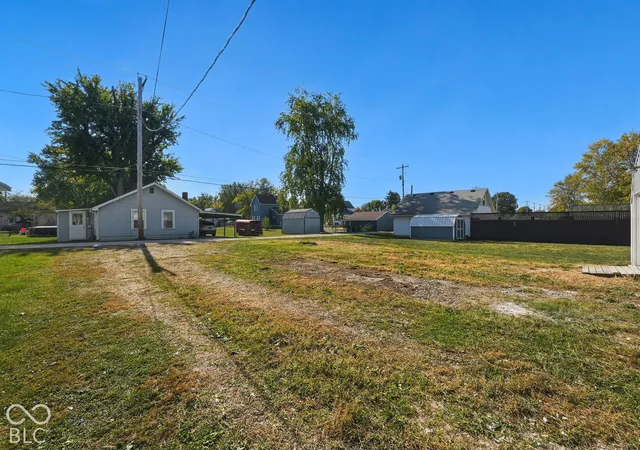 Photo 4 of Single family home for sale at 1909 S J St, Elwood, IN 46036 | MLS# 22132669 | Listing updated on 2026-10-29