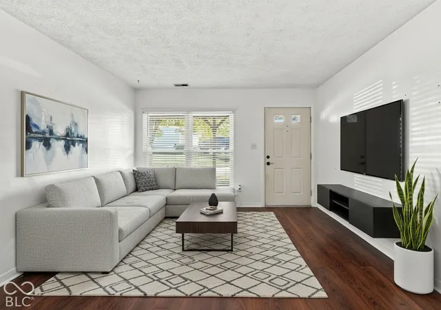 Photo 4 of Sale Pending at 5538 Wagon Wheel Trl, Indianapolis, IN 46237 | MLS# 22132672 | Listing updated on 2026-10-24