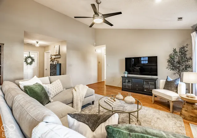 Photo 4 of Single family home for sale at 4116 Par Dr, Indianapolis, IN 46268 | MLS# 22132681 | Listing updated on 2026-10-24