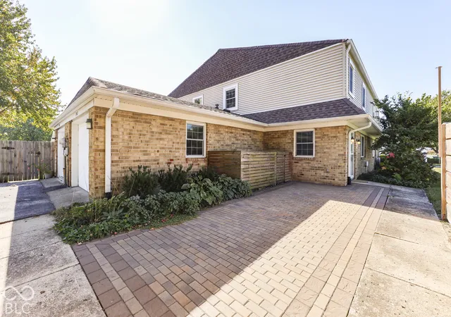 Photo 3 of Condo for sale at 3412 Winchester Dr, Indianapolis, IN 46227 | MLS# 22132682 | Listing updated on 2026-10-21