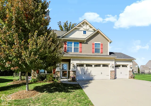 Photo 3 of Single family home for sale at 1322 Cloverdale Tr, Greenwood, IN 46143 | MLS# 22132683 | Listing updated on 2026-10-26