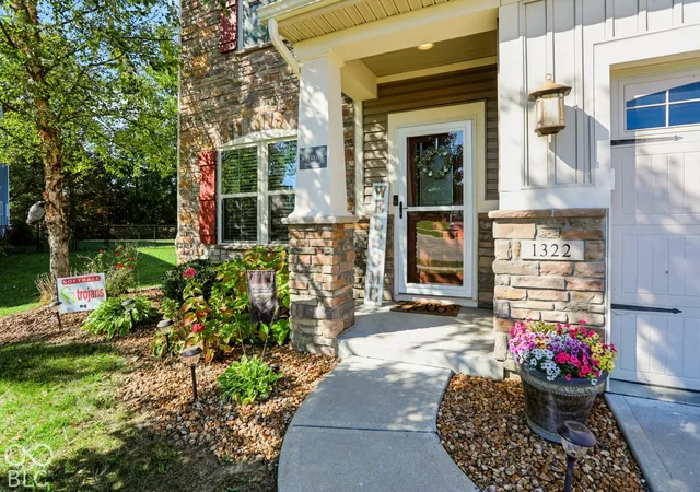 Photo 3 of Single family home for sale at 1322 Cloverdale Tr, Greenwood, IN 46143 | MLS# 22132683 | Listing updated on 2026-10-26