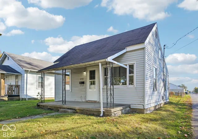 Photo 1 of Single family home for sale at 2512 Meridian St, Anderson, IN 46016 | MLS# 22132717 | Listing updated on 2026-10-29