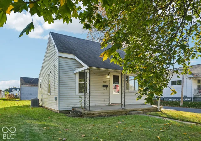 Photo 2 of Single family home for sale at 2512 Meridian St, Anderson, IN 46016 | MLS# 22132717 | Listing updated on 2026-10-29