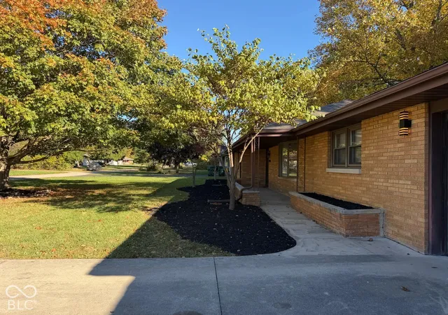 Photo 3 of Single family home for sale at 1900 N Riley Rd, Muncie, IN 47304 | MLS# 22132721 | Listing updated on 2026-10-23