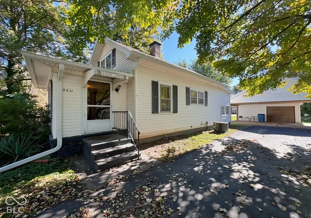 Photo 3 of Single family home for sale at 3211 Harrison Ave, Terre Haute, IN 47803 | MLS# 22132732 | Listing updated on 2026-10-28