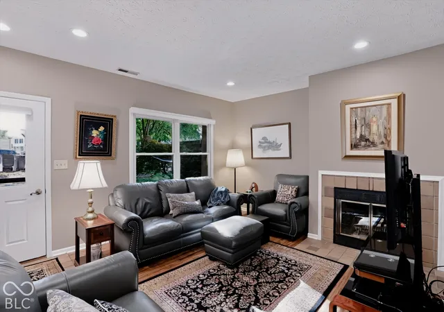 Photo 4 of Condo for sale at 9514 Maple Way, Indianapolis, IN 46268 | MLS# 22132737 | Listing updated on 2026-10-26