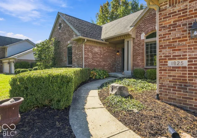 Photo 3 of Single family home for sale at 1825 Continental Dr, Zionsville, IN 46077 | MLS# 22132743 | Listing updated on 2026-10-23