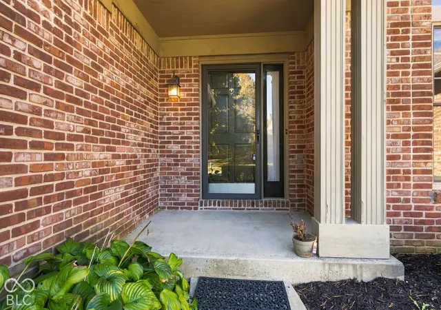 Photo 3 of Single family home for sale at 1825 Continental Dr, Zionsville, IN 46077 | MLS# 22132743 | Listing updated on 2026-10-23