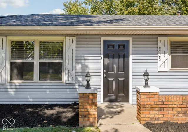 Photo 2 of Single family home for sale at 1006 Greenbrook Dr, Greenfield, IN 46140 | MLS# 22132762 | Listing updated on 2026-10-23