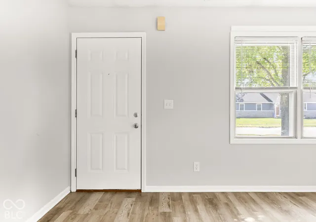 Photo 4 of Single family home for sale at 1006 Greenbrook Dr, Greenfield, IN 46140 | MLS# 22132762 | Listing updated on 2026-10-23