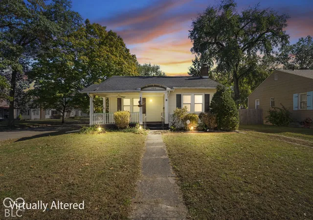 Photo 1 of Single family home for sale at 900 S 22nd Street, Terre Haute, IN 47803 | MLS# 22132778 | Listing updated on 2026-10-24