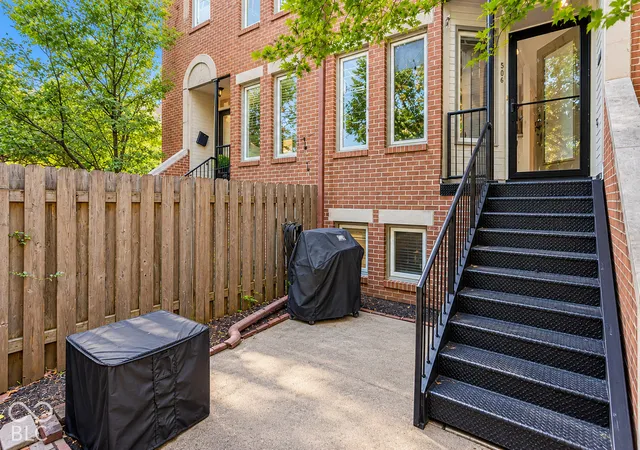 Photo 2 of Condo for sale at 506 E Vermont St, Indianapolis, IN 46202 | MLS# 22132784 | Listing updated on 2026-10-26
