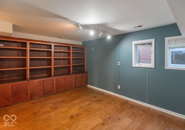 Photo 3 of Condo for sale at 506 E Vermont St, Indianapolis, IN 46202 | MLS# 22132784 | Listing updated on 2026-10-26