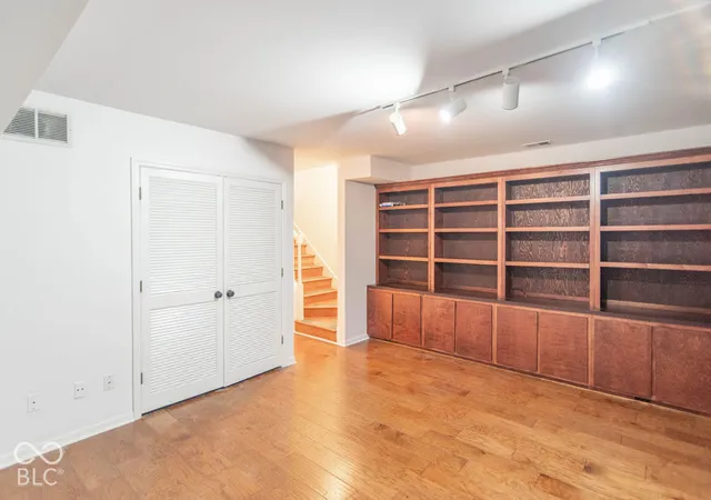 Photo 4 of Condo for sale at 506 E Vermont St, Indianapolis, IN 46202 | MLS# 22132784 | Listing updated on 2026-10-26