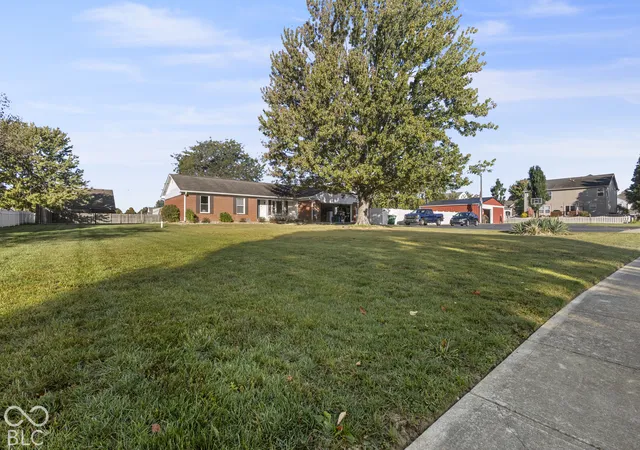Photo 3 of Single family home for sale at 2030 Whitetail Ct, Avon, IN 46123 | MLS# 22132807 | Listing updated on 2026-10-26