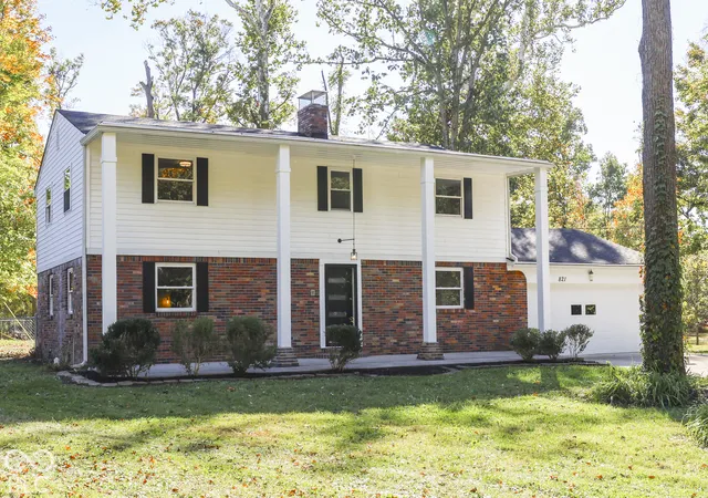 Photo 1 of Single family home for sale at 821 Merry Ln, Greenwood, IN 46142 | MLS# 22132812 | Listing updated on 2026-10-22