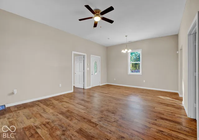 Photo 4 of Sale Pending at 1502 Union St, Columbus, IN 47201 | MLS# 22132820 | Listing updated on 2026-10-27