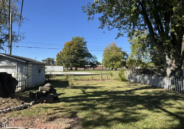 Photo 3 of Sale Pending at 1507 Southside, Crawfordsville, IN 47933 | MLS# 22132835 | Listing updated on 2026-10-29