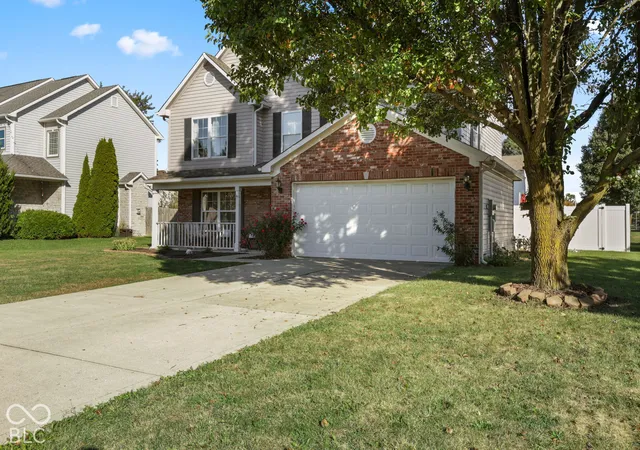 Photo 2 of Single family home for sale at 492 Acorn Dr, Whiteland, IN 46184 | MLS# 22132882 | Listing updated on 2026-10-22