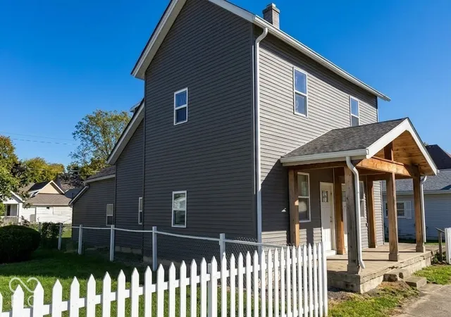 Photo 2 of House for sale at 110 E South St, Shelbyville, IN 46176 | MLS# 22132886 | Listing updated on 2026-10-24