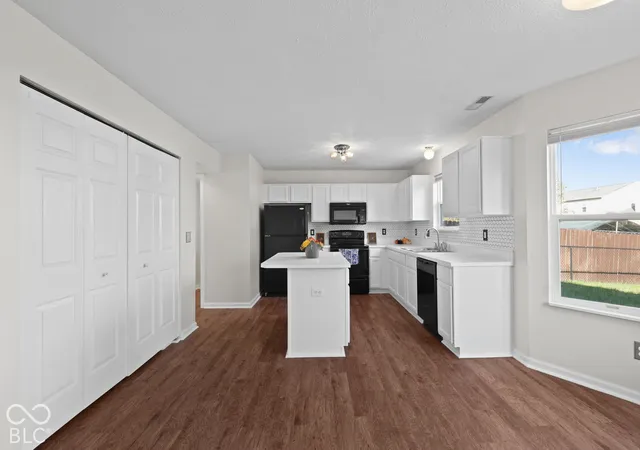 Photo 4 of Single family home for sale at 6111 Twyckenham Dr, Indianapolis, IN 46236 | MLS# 22132905 | Listing updated on 2026-10-24