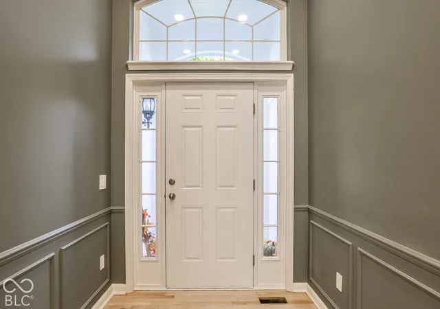Photo 3 of Single family home for sale at 8783 W Cobblestone Dr, Zionsville, IN 46077 | MLS# 22132907 | Listing updated on 2026-10-25