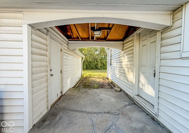 Photo 4 of Single family home for sale at 18 Rebecca Dr, Indianapolis, IN 46241 | MLS# 22132923 | Listing updated on 2026-10-23