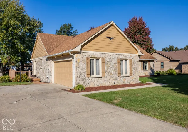 Photo 2 of Single family home for sale at 770 Cynthia Ln, Whiteland, IN 46184 | MLS# 22132934 | Listing updated on 2026-10-28