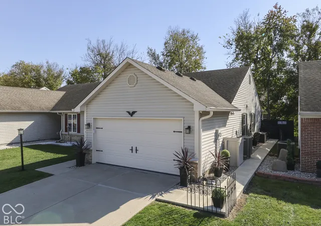 Photo 3 of Single family home for sale at 1313 Long Shore Dr, Indianapolis, IN 46217 | MLS# 22132936 | Listing updated on 2026-10-24