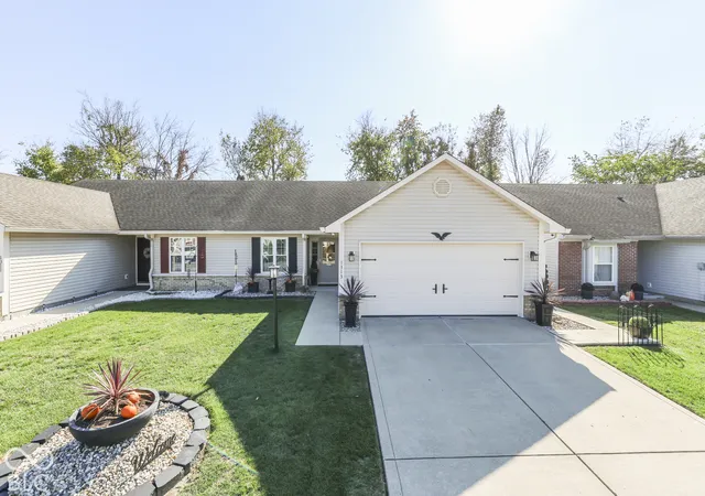 Photo 4 of Single family home for sale at 1313 Long Shore Dr, Indianapolis, IN 46217 | MLS# 22132936 | Listing updated on 2026-10-24
