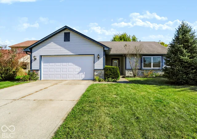Single family home for sale at 33 Nash Ct, Brownsburg, IN 46112 | MLS# 22132939