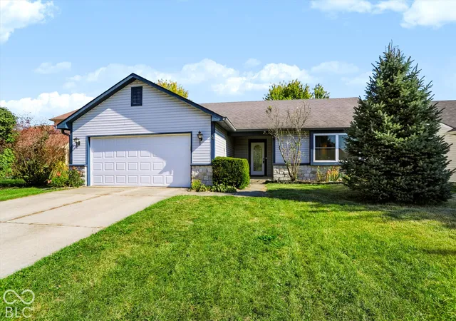 Photo 1 of Single family home for sale at 33 Nash Ct, Brownsburg, IN 46112 | MLS# 22132939 | Listing updated on 2026-10-27