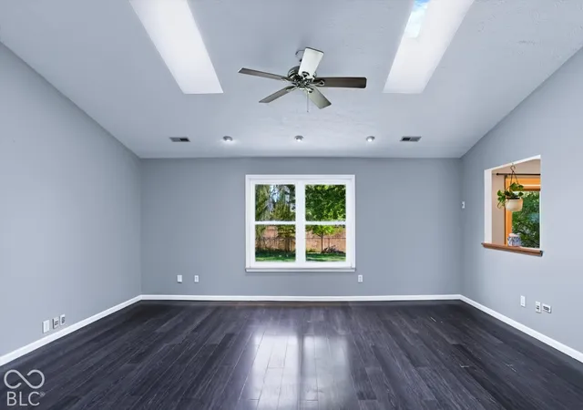 Photo 4 of Single family home for sale at 33 Nash Ct, Brownsburg, IN 46112 | MLS# 22132939 | Listing updated on 2026-10-27