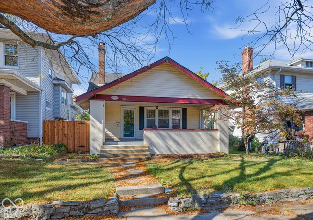 Photo 1 of Sale Pending at 40 N Ridgeview Dr, Indianapolis, IN 46219 | MLS# 22132947 | Listing updated on 2026-10-25