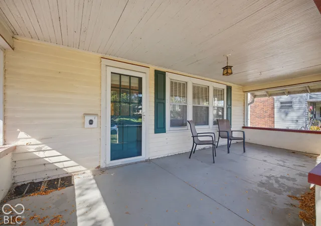Photo 2 of Sale Pending at 40 N Ridgeview Dr, Indianapolis, IN 46219 | MLS# 22132947 | Listing updated on 2026-10-25