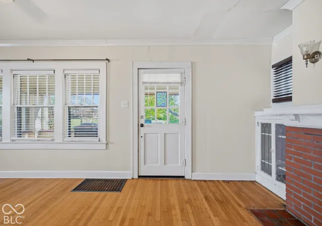Photo 3 of Sale Pending at 40 N Ridgeview Dr, Indianapolis, IN 46219 | MLS# 22132947 | Listing updated on 2026-10-25